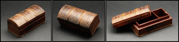 Boîte En Cuir En Forme De Tranche De Livre Ancien, 3 Comp., 100x48x45mm. - TB - Stamp Boxes