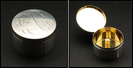 Distributeur En Argent, Monogrammé Sur Couvercle, Intérieur Vermeil Et Poinçons, Diam.50mm, H.30 Mm. - TB - Stamp Boxes