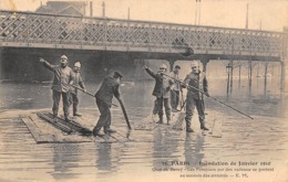 Thème. Métier    Pompiers    Paris  75   Bercy Pompiers Sauveteurs Sur Des Radeaux   (Voir Scan) - Sonstige & Ohne Zuordnung