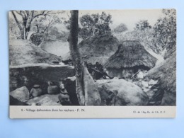 C. P. A. : BENIN, Dahomey : Village Dahoméen Dans Les Rochers,  Animé - Benín