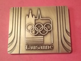 MÉDAILLE LAUSANNE Suisse CHÂTEAU DE VIDY SIÈGE DU CIO 1986 JEUX OLYMPIQUE Graveur HUGUENIN - Autres & Non Classés