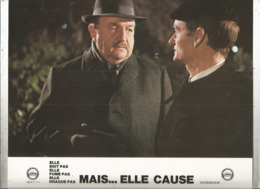 Affichette De Cinéma, 275 X 225 Mm, Elle Boit Pas...mais Elle Cause, 1970, Girardot ,Blier ,Darc,  Frais Fr 1.95 E - Affiches