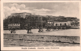 !  Alte Ansichtskarte Skopje, Mazedonien, Holzbrücke, Bridge, Zitadelle, Citadel, Amberg, 1917 - Noord-Macedonië
