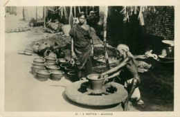 ASIE  INDE    MADRAS   A Potter - Indien