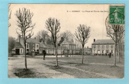 HORNOY - La Place Et L'Ecole Des Garçons - - Hornoy Le Bourg