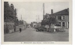 79 - MONCOUTANT - T.B. Vue Animée De L'Avenue De La Gare  ( Vieille Voiture , Panneau Directionnel CERIZAY Et COURLAY ) - Moncoutant