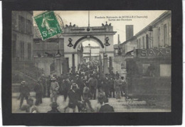 CPA Usine Sortie D'usines Atelier Ouvriers Social Fonderie De Ruelle Tramway Circulé - Industrie