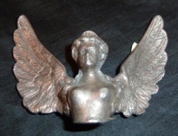 Très Jolie Broche  En Bronze Argenté 62 Gr Style Art Déco - Altri & Non Classificati