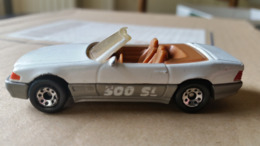 MATCHBOX WHITE & GRAY 1990 MERCEDES BENZ 500 SL-1/59 - Matchbox (Mattel)