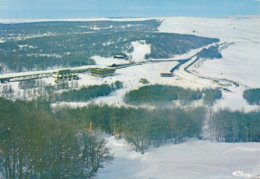 12----Pistes De Ski De LAGUIOLE--vue Générale De La Station Vue Du Puy Du Roussillon--voir 2 Scans - Laguiole