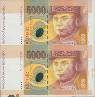 Slovakia / Slovakei: Uncut Pair Of The 5000 Korun 1995, P.29 With Small Border Pieces Of The Paper S - Slowakije