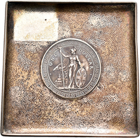 Varia, Sonstiges: 2 Schalen (vermutlich Silber, 1x Davon Mit Punzen) Mit Eingefassten Münzen: Traded - Autres & Non Classés
