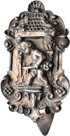 Varia, Sonstiges: Silberner Gürtelclip Um 1900, Putto Mit Schlüssel Unter Baldachin, Ca. 75 X 42 Mm, - Other & Unclassified