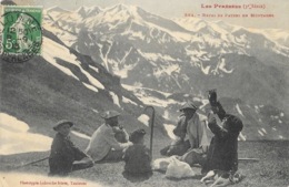 Les Pyrénées (3ème Série) Repas De Patres En Montagne - Phototypie Labouche Frères - Carte L.F. N° 384 - Midi-Pyrénées