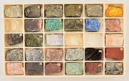 30 Darabos ásvány Gyűjtemény, Orosz Nyelvű Leírással, Dobozában - Other & Unclassified