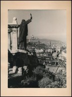 Cca 1930 Budapest, Gellért-szobor, Háttérben A Tabánnal és A Budai Királyi Palotával, Fotó Kartonon, 17x23 Cm - Other & Unclassified
