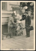 Cca 1925-1930 Rokkant újságárus A Budapesti Lövölde Téren, Szociofotó, Jó állapotban, 10,5×7,5 Cm - Other & Unclassified