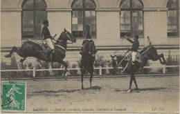 SAUMUR - ECOLE DE CAVALERIE ,CABRIOLE, COURBETTE ET CROUPADE - Saumur