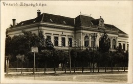 ** T2 Vésztő, Községháza, 'A Műútra Sáros Kerékkel Felhajtani Tilos!' Feliratú Tábla. Photo - Zonder Classificatie