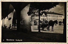 * T2/T3 Beszterce, Bistritz, Bistrita; Horthy Tér, Konflis, Foto-Sport Műterem / Square, Horse-drawn Carriage, Photograp - Non Classés