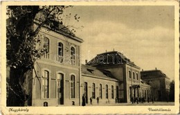 * T2/T3 Nagykároly, Carei; Vasútállomás. Kiadja Józsa János / Bahnhof / Railway Station (EB) - Zonder Classificatie