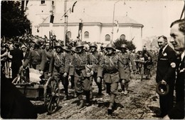 T2 1940 Nagyvárad, Oradea; Bevonulás, Férfi Horogkeresztes Karszalaggal / Entry Of The Hungarian Troops, Man With Swasti - Sin Clasificación