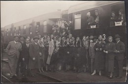 * 1932 Temesvár, Timisoara; Vasútállomás, Csoportkép / Bahnhof / Railway Station, Group. Alex. Szabó Foto-Salon, Arad. P - Sin Clasificación