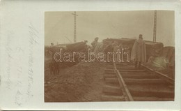 * T2 1915 Szávaszentdemeter, Sremska Mitrovica; Vasúti Karambol, Magyar Tisztek / Railroad Accident, K.u.K. Officers Pho - Zonder Classificatie
