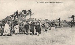 ** T1/T2 Saint-Louis, Guet N'Dar, Route De N'Dartout / Road, Soldiers, Camels, Folklore - Non Classés