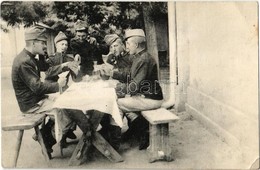 * T2/T3 Kártyázó és Pipázó Katonák / K.u.K. Soldiers Playing Cards And Smoking Pipes (EK) - Ohne Zuordnung