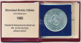 1985. 'Bizományi Áruház Vállalat - Hazánk Felszabadulásának 40. évfordulója Alkalmából' Ag Emlékérem Eredeti BÁV Műanyag - Sin Clasificación