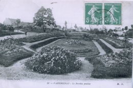 CPA  Parthenay  Le Jardin Public - Parthenay