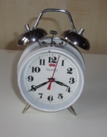 Reveil Ancien Vintage "Trophy" Avec Cloches - Alarm Clocks