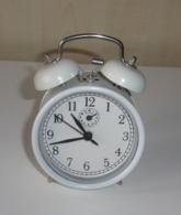 Réveil Ancien Vintage Avec Cloches - Alarm Clocks