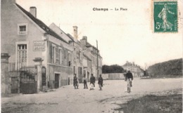 Carte Postale ANCIENNE  De  CHAMPS - La Place - Champs Sur Yonne