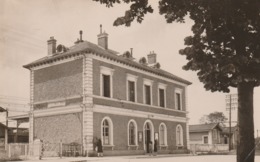 ARPAJON - La Gare (  Erreur De Légende De L'éditeur Au Dos ) - Arpajon