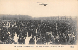 94-VINCENNES- REVUE, UN BIPLAN " FARMAN" AU DESSUS DE LA FOULE - Vincennes