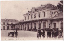 Saintes Carte Ancienne, Stationement Hypomobile Important Devant La Gare De Saintes - Other & Unclassified