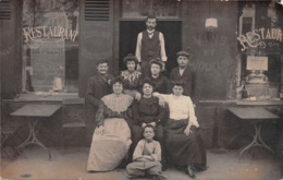 PARIS  -  Carte-Photo  -  Groupe Devant Le Restaurant " MEYER " - Affiche " Fête De Grenelle "   - - Arrondissement: 15