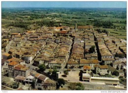 Carte Postale  47.  Monflanquin Vue D'avion Trés Beau Plan - Monflanquin