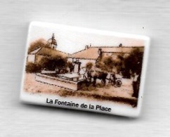 Féve  Ville, La  Fontaine  De  La  Place  Verso  MAISON  FAVROT  à  SAÔNE  ( 25 ) - Région