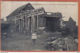 Carte Postale 80. Allaines  Un Coin De La Ferme Hochart  Les Ruines   Trés  Beau Plan - Allaines