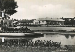 Molenbeek St Jean : Le Parc Marie-José Et L'école Freubélienne :format 14.5 X 10.5 Cm (CPA Carnet-Carnet Kaart See Scan) - St-Jans-Molenbeek - Molenbeek-St-Jean