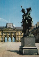 Cp , 54 , LUNÉVILLE , "Le Versailles Lorrain", La Statue Du Maréchal Lasalle Et Le Château - Luneville