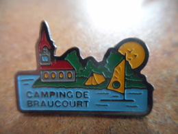 A043 -- Pin's Camping De Braucourt -- Exclusif Sur Delcampe - Ciudades