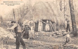 Thème.  Métiers Divers: Bois       Bretagne. Hutte De Sabotiers En Forêt        (Voir Scan) - Sonstige & Ohne Zuordnung