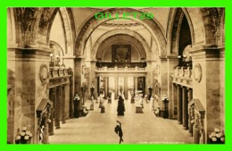 NEW YORK CITY, NY - STATUARY HALL - METROPOLITAN MUSEUM OF ART - PHOSTINT CARD - - Museums