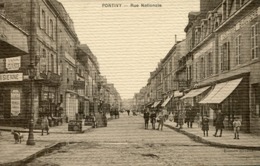 PONTIVY **** RUE NATIONALE  **** CARTE GAUFFREE **** - Pontivy