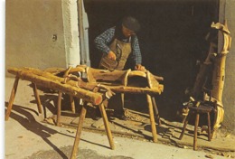 Thème.  Métiers Divers: Bois      Fabrication De Jougs De Bœufs    10 X 15    (Voir Scan) - Altri & Non Classificati