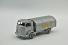 Matchbox Lesney 38A4 - Karrier Refuse Collector - Regular Wheels, Issued 1957 - Matchbox